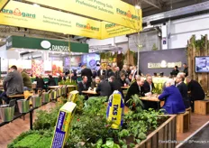 The busy booth of Floragard. This year, this company is celebrating its 100th anniversary.