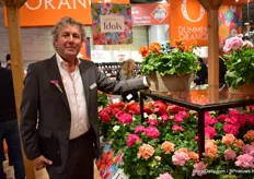 Ted van Dijk of Dümmen Orange with the Green Idols pelargonium series. First, they had two series (Summer Idols en Green), which they now merged together. "We've put the ones with the same growing habits together."
