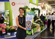 Aline Andreas of Ciltivaris presents the new plant  Ulu. This plant is also known as breadfruit. Every plant sold, 1 euro will be donated to the farmers in the tropiscs.