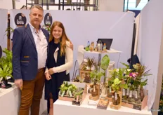 Piet-Jan Reijm and his daughter of Anaiah Holland. Anaiah Holland is a new face in the Dutch grower landscape, mainly focusing on growing the DraTwigle plant
