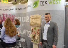 Kamil Wozniak of Tek, a Polish company specializing in the production of labels and packets for seeds. An addition to the product range is the so-called Grass paper, paper that’s comprised of 50 percent grass.