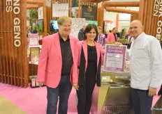 Director & breeder Peter Cox, researcher Biljana Božanićm and former ice cream making world champion Theo Clevers in the Pheno Geno stand. Theo made ice cream with the edible roses, a feat that he’ll hopefully repeat!