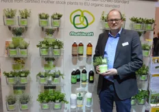 Raimund Schnecking of Volmary. They grow mother plants of the herb range organically, and can also prove it with a certificate now. And that, Raimund knows, hardly anyone can do.