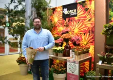 Michael Bosch of Bosch Plants at the booth of Dümmen Orange. This German pot plants company presents their chrysanthemum assortment ready to sell for autumn/winter 2019.