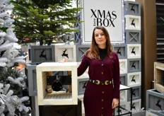 Joanna Janczak Klusek of Tree XMas Box presenting their decorative Christmas tree stand