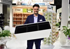 Brando Desideri of Idel presenting their new flowerbox 85 that makes creating mixes morea easily for landscapers.