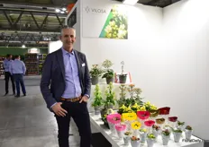 Loek Ammerlaan of Vilosa. To Italy, which is a large market for them, they mainly sell 10,5 cm double flowering kalanchoes.