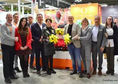 Part of the large team of Dümmen Orange presenting the new yellow poinsettia Golden Glo, which attracted a lot of attention of the visitors. Other new poinsettia varieties are Embra and Freya.