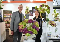 Steve Sonneveld of Sonneveld with floral designer Dini Holtrop presenting the cut hydrangeas of Sonneveld. Next to cut hydrangeas, he also grows cut hellebores.