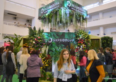 On the second floor different congresses were organized. Crowds packed to visit & listen to a variety of speakers - see https://www.flowerexpo-ukraine.com/en/conference/ for an overview