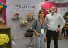 Rob Storm together with interpretor Khrystyna preseting the chrysantemum varieties of Deliflor