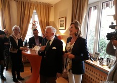 Ed Hoeks, ambassador to the Netherlands, together with his wife welcomed the Dutch participants in the show to his residence, somewhere in down town Kyiv