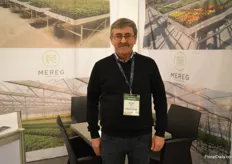 Bertho Meers of Mereg, who supplies the automation for in the greenhouse. In Africa, they often cooperate with greenhouse manufacturer Vermako.