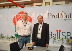 Peter Pol and Han Hendrikse of ProRoot. With their ProRoot rootstocks, they have grown significantly over the last years, not only in Kenya, but in South America as well. Currently, in Kenya they supply around 10 percent of the rootstocks that are being replaced anually. With their rootstocks, the yield of a rose plant is 20% higher.