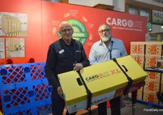 John Kowarsky and Amnon Zamir of Cargolite presenting their new box Cargolite XL. The box is a bit wider which results in a 10 percent extra capacity on the same pallet. They are showing the prototype to gather feedback and to see if there is a market for this product.