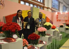 The team of Mzurrie Flowers presenting their two awards. They won the golden award in the category best stand and the silver award in the category spray flowers.