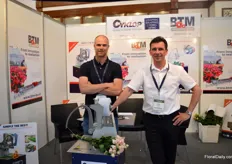 Jos Willems of BTM and Peter de Boer of Cyclop. BTM makes the binding machines with the Cyclop binder incorporated. It is the first time that they are presenting their products in this setup.