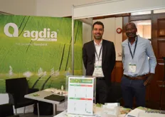 Marcos Amato and Abdul Atarigbe of Agdia presenting their test kits that detect plant diseases. In ornamentals and vegetables, all major diseases can be tested.