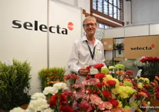 Andre Lek of Selecta one. Recently, they took over Italian Breeder La Villetta. On top of that, they are selling more carnation varieties exclusively of other Italian breeders. Now, Selecta's carnation assortment has expanded significantly and they are currently bringing all these assortments back to just one.