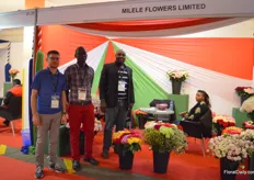 The team of Milele Flowers. They mainly supply Kenyan roses to the Russian market and they see that 40cm stems are becomnig incrasingly popular in Russia. "With these 'cheaper' varieties, florists nowadays use them to attract buyers to their store."