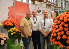 Sidd, Alessandro and Andrea of NIRP International next to their orange varity Copacabana. This true orange variety performs well on low and high altitudes.