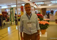 Peter Vljoen of Sunland Roses was also visiting the show.