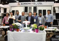 The team of Bumnong presenting one of their new trays; the 5x12 silver tray which increases photosyntheses. On top of that, as it bounces back the light it is cooler in summer and warmer in winter when it absorbs the ligth.