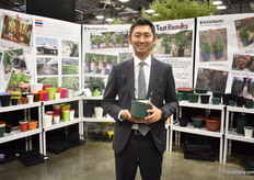 Kazuta Aoyama with Kaneya presenting one of their best-sellers in the US, the Slitpot