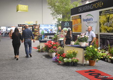 Raquel Brodzinsky with Vaughan’s Horticulture and Dominik Neisser of Vivero talking.