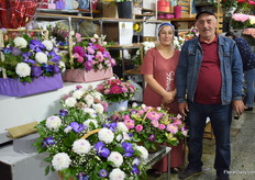 Purple, pink and white; the main colors on display of these 2 vendors. 
