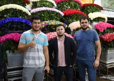 Again three sales men on the market to sell their Ecuadorian roses.