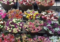 Bouquets with mixed flowers and bold colors.