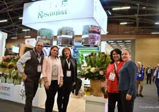 The team of Rosamina. Protea is their main crop which they are supplying 52 weeks a year. “And when we are low in production, we import from the South African and Portuguese growers we joined forces with.” Splendor is the import company (sister company of Rosamina) based in Miami, USA. In total, they grow 59 varieties at the farm.