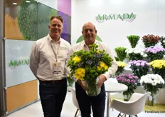 Ralph Koopman and Gerard Lentjes of Armada. Eurachium and Trachedium and chrysanthemums are their main products in Colombia. Lola and Saronna Sunny, the ones Gerard is holding are one of their best-sellers.