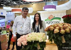 Diego Espinosa and Valeria Valdivieso of Agrocoex. On 45ha in the Cotopaxi area, Ecuador, they mainly grow roses, but also new products like ranonculus, alstroemerias, anemones, floriancas and brainthus. At their 3 farms, they have different social projects running. One of their projects is the Fair Trade project that includes different programms; like offering loans, dental care, scholarships, computer center, laundry and their latest and still ongoing project: Housing. 