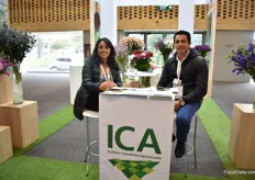 Andrea Ramos and German Guarnizo of ICA, a government institute for phytosanitary rules.