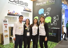 Part of the team of Floralfe and Oasis. The product from Floralife that they are presenting are the sachets and the foam black foam from Oasis.