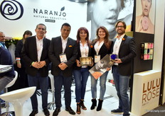 The team of Naranjo. This Ecuadorian rose grower is supplying preserved flowers for one year now. These roses are sold under the brand Name Lulu Rose an are available in stem and jumbo. They worked one year to create a good quality product and are receiving positive feedback so far.