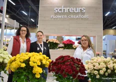 Marcela Sanchez, Angelica Quitero and Lina Sanchez of Schreurs. At the booth, they present several of their well-known varieties like Wasabi, and Pink Floyd, and several new varieties.