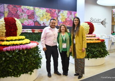 Luz Alva, Rafael Torres Romero and Jennifer Rodriguez Quevedo of Sagaro Flowers. They grow roses (40ha) and carnations (20ha) in Bogota and mainy supply Japan, The Netherlands, UK, USA, Russia, Korea and Spain.