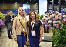 With 700ha, it is one of the biggest family owned flower growers in Colombia: The Elite Flower group. Roses is their biggest crop and they are breeding partners of Rosen Tantau. In the picture: Maray Smith and Myrian Venegas.