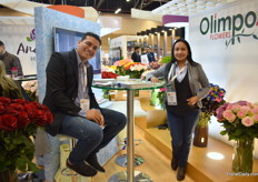 Edison Benalcazar and Victoria Fernandez presenting their roses at the Ecuadorian pavilion.