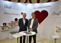 The team of Eternity. They supply preserved roses for 3 years now. They are currently supplying the US, but they will soon also supply Europe.