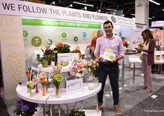 Sergio Sarmiento of Oasis Grower Solutions presenting their Floral Department Support Program that offers post-harvest products to keep a healthy product throughout the entire chain. The Floralife "Ethylbloc" and the Transport paper keeps the plants healthy during transport from the grower to the supermarket. Then, the grower or supermarket can add the fertilizer sachets to the product and the hydrapad and Floralife keeps the product healthy at the end consumer. "It all contributes to creating a good shopping experience for the consumer, resulting in bringing them back for more." More on this later in FloralDaily.
