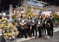 The team of World Class Flowers. They have their own farm in Colombia; Jardines de los Andes (growing flowers for 50 years) and they were one of the first flower exporters in the country. They supply supermarkets from East to West in the country and have facilities in Miami and New Jersey. 