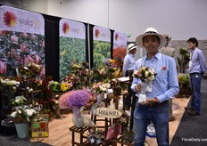 Jorge Gomez of Vistaflor presenting one of their Wedding bouquets, something they are specialized in. They supply their products to 37 countries in the world and the US is their main market.