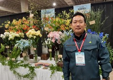 From Japan Shigeru Ushikubo presented the Naniwa Experience with Japanese flowers