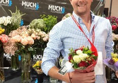 Javier Mantilla of Much Flowers from Ecuador,Juan Camilo Ospina from Dekker showing their beautiful bouquets.
