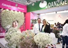 Daniel Kaufman and Betty Finkelstein of Danziger behind their variety of gypsophila's and in front of their gypso wall that is filled with Xlence, introduced 5-6 years ago and now their best-seller in gypsophilas. What contributes to its popularity, next to the big white flowers, is the good uptake of color, a criterium that has become more important over the years.