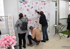 At the cyclamen wall, guests could leave a message or drawing.